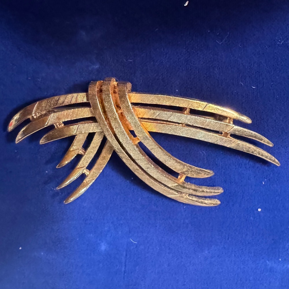 Vintage Gold Tone Textured Spray Brooch Mid Century Modern Curved Pin